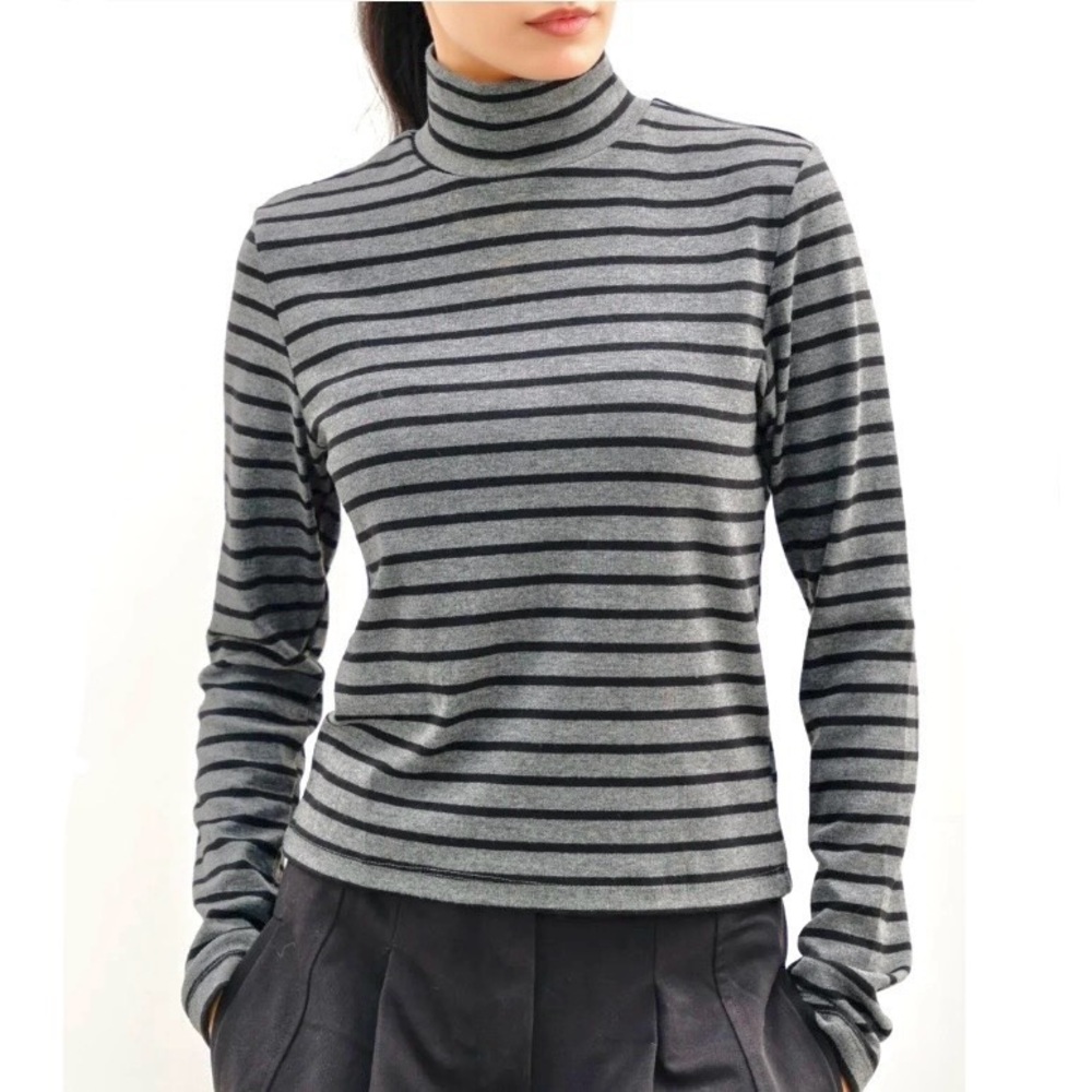 Kit + Ace Upgrade striped turtleneck sweater. 🩶